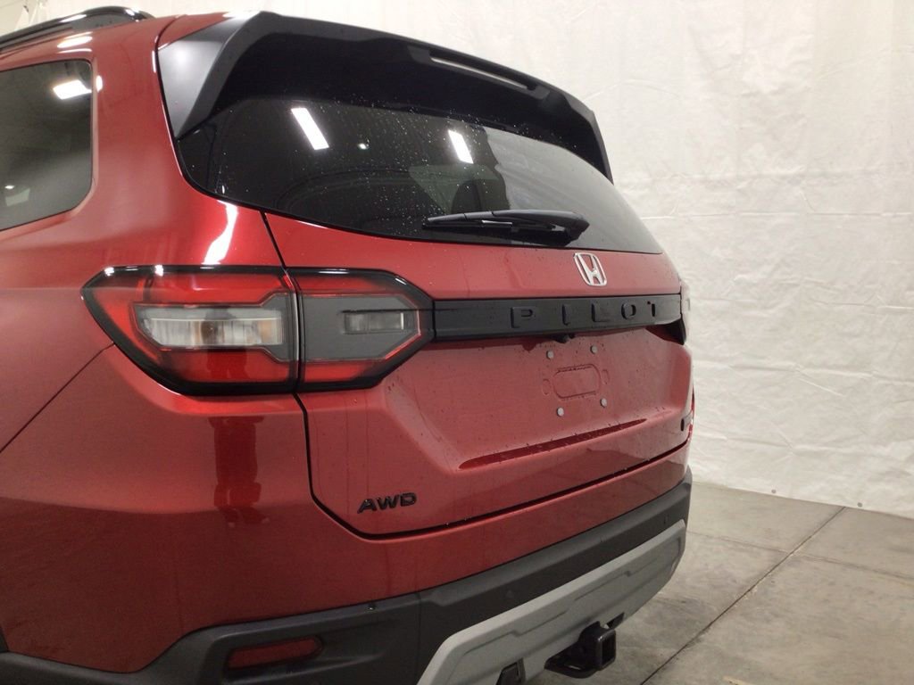 Used 2025 Honda Pilot TrailSport image 26