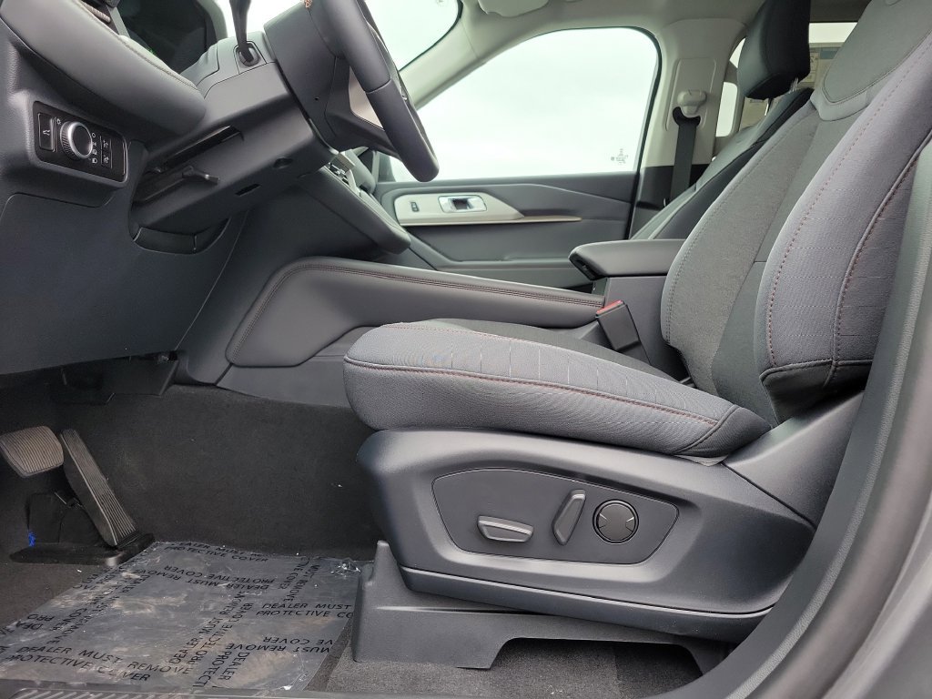 New 2026 Ford Explorer Active RWD image 17