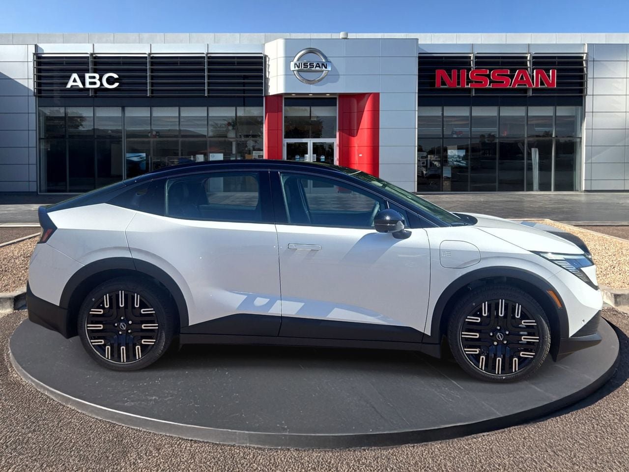 New 2026 Nissan Leaf Platinum+ w/ Cargo Package (Platinum+) FWD image 4