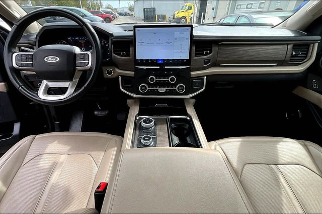 Used 2024 Ford Expedition Limited AWD/4WD image 7