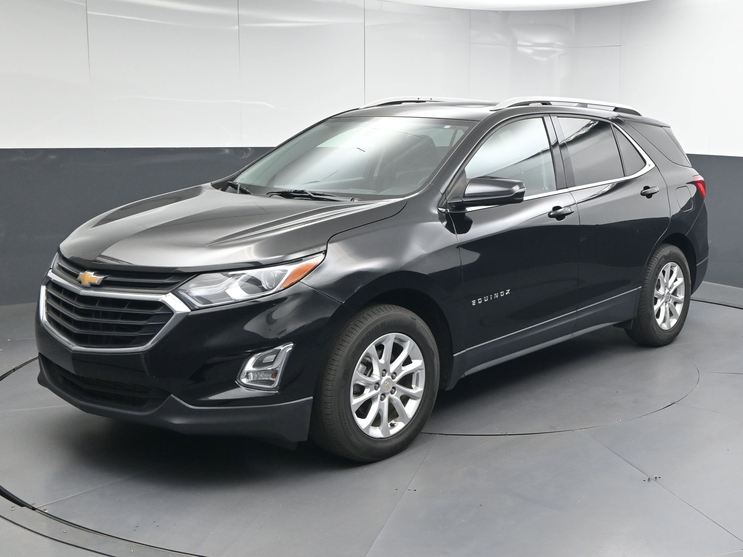 Used 2019 Chevrolet Equinox LT w/ Sun & Navigation Package image 4