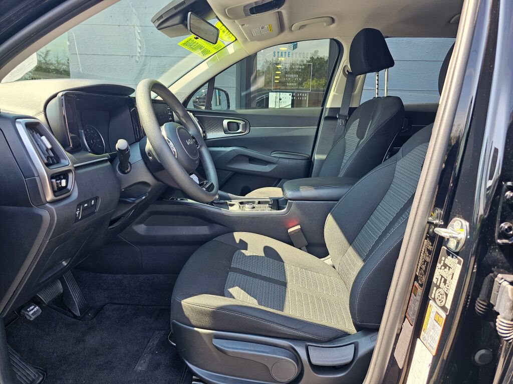Used 2023 Kia Sorento LX AWD/4WD image 22
