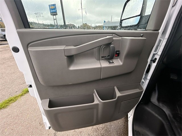 New 2025 Chevrolet Express 3500 Extended image 18