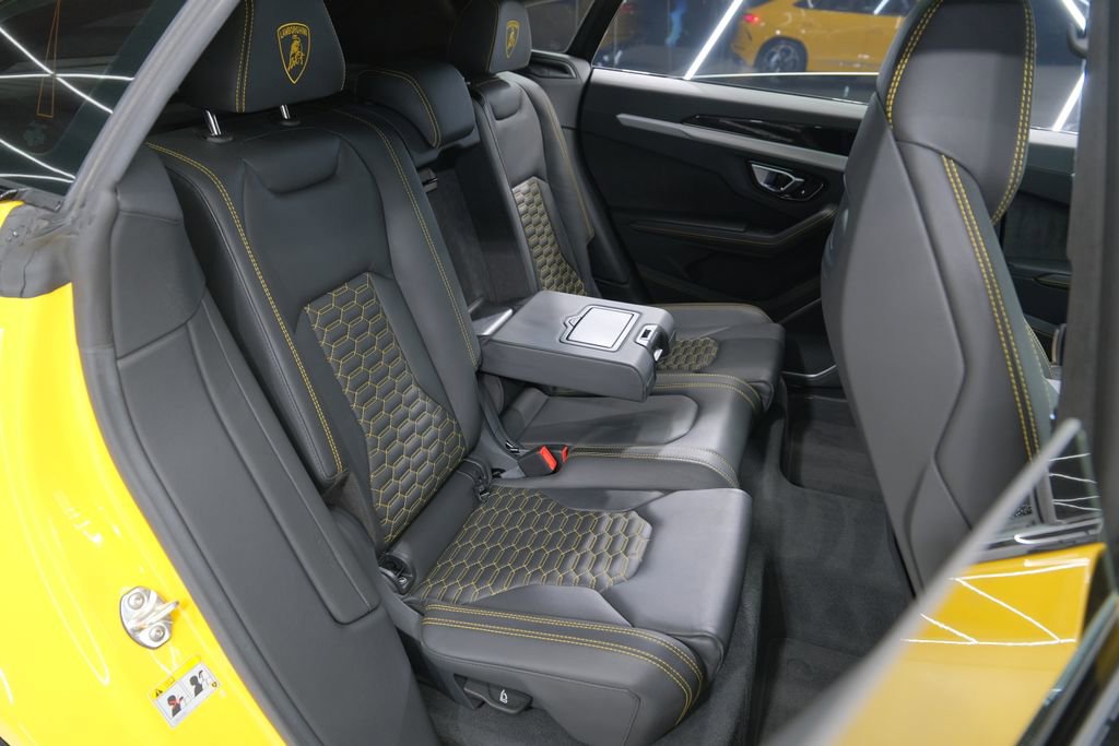 Used 2022 Lamborghini Urus image 35