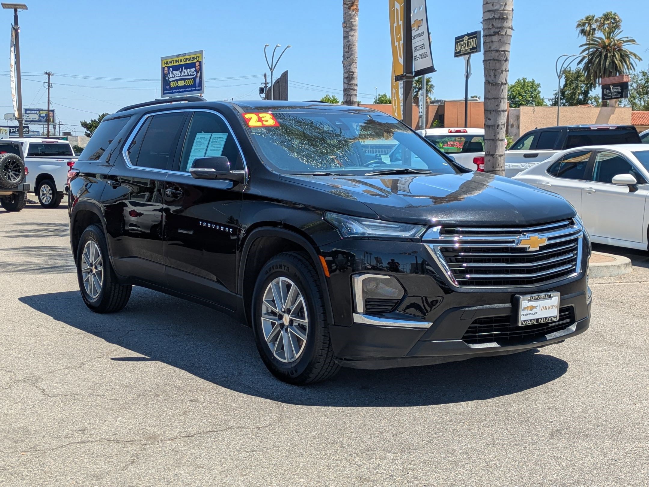 Used 2023 Chevrolet Traverse LT FWD image 3