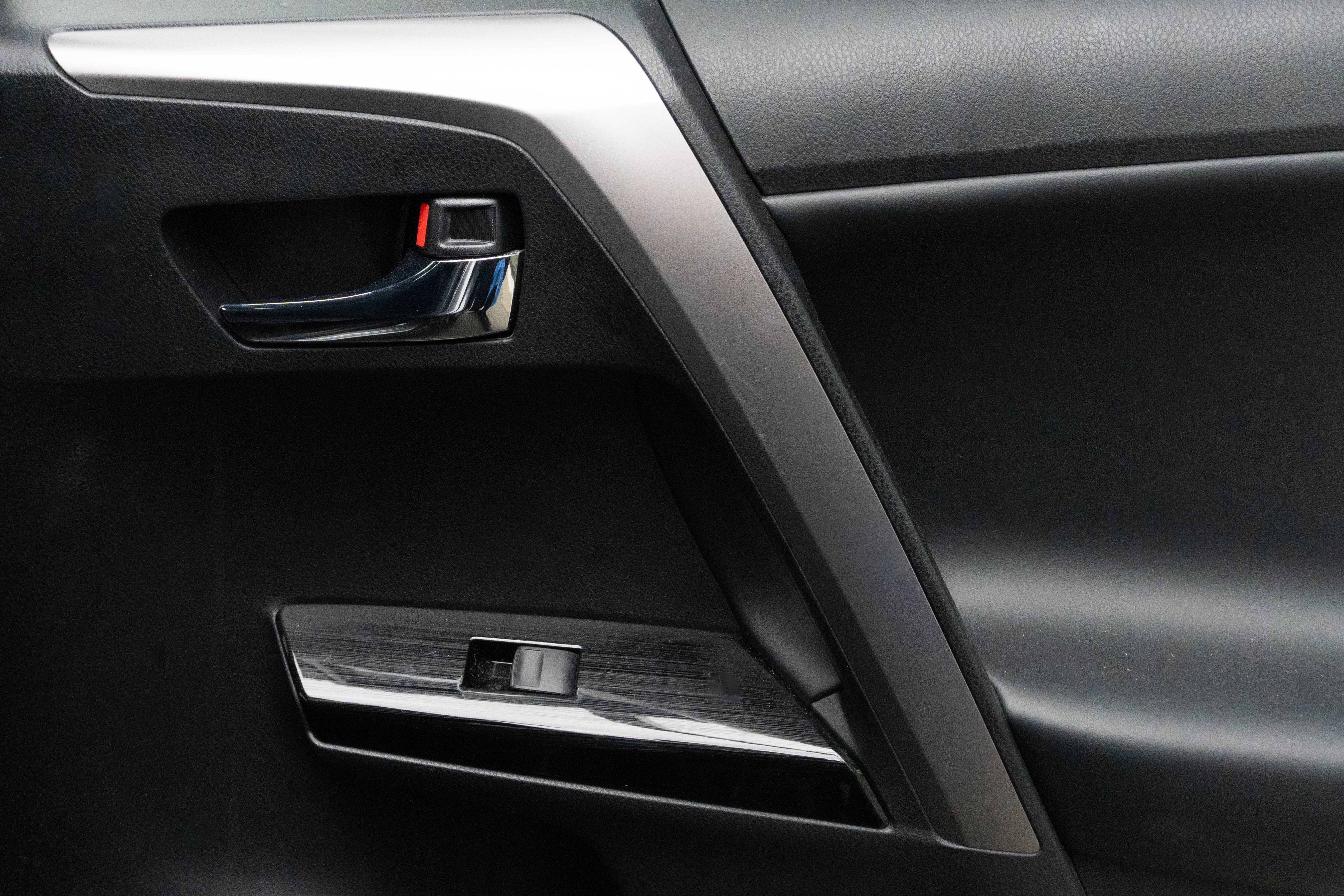 Used 2018 Toyota RAV4 Limited image 33