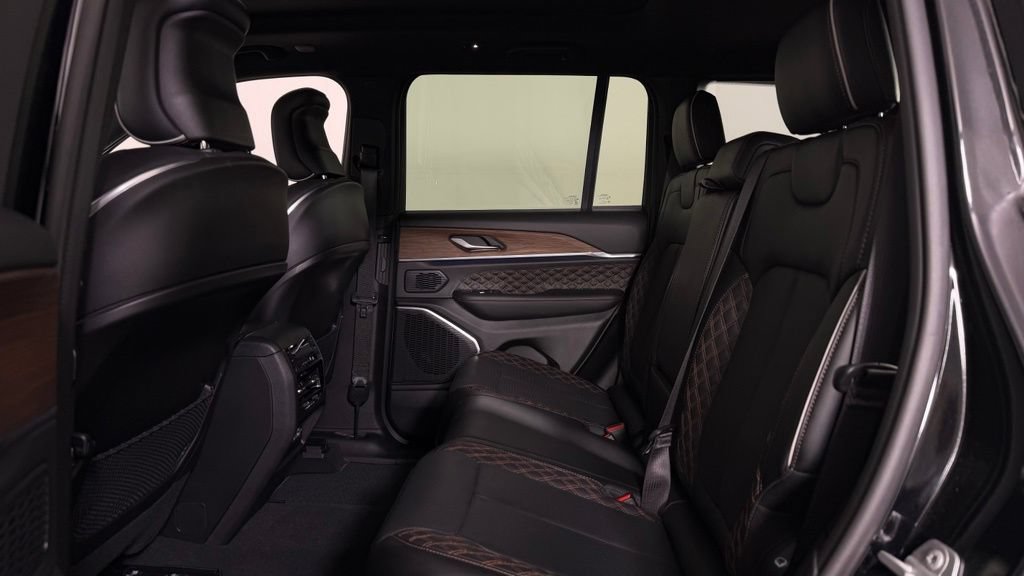 Used 2023 Jeep Grand Cherokee Summit AWD/4WD image 29