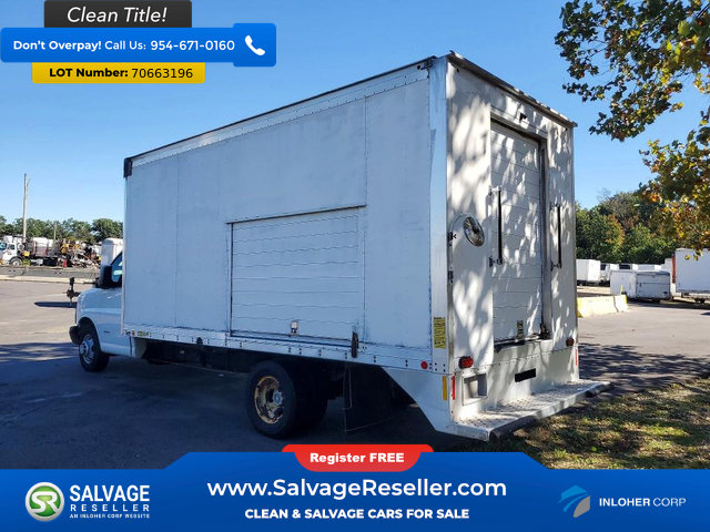 Used 2017 Chevrolet Express 4500 Extended RWD image 3