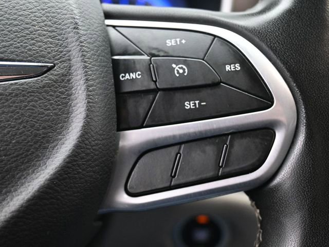 Used 2022 Chrysler Voyager LX image 16