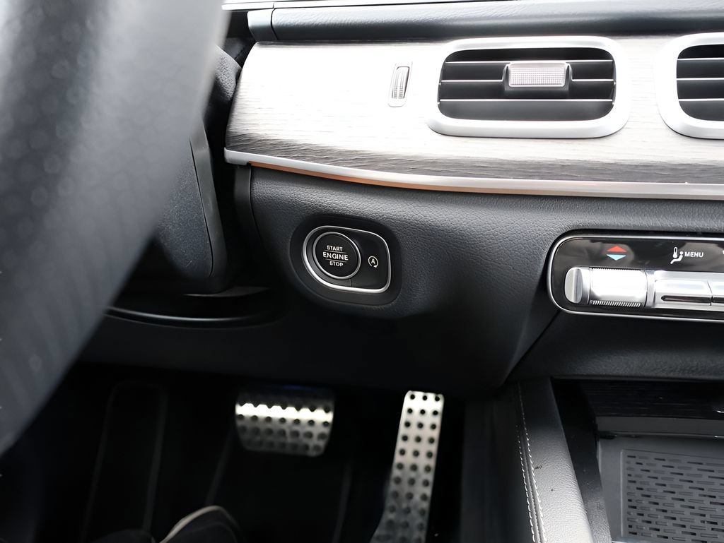 Certified 2025 Mercedes-Benz GLS 450 4MATIC image 32
