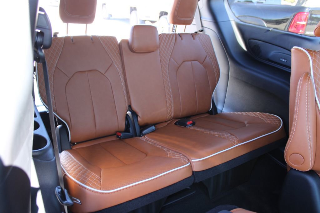 New 2026 Chrysler Pacifica Pinnacle image 12