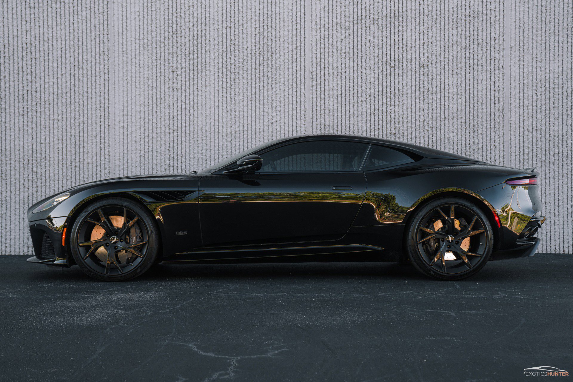 Used 2019 Aston Martin DBS Superleggera RWD image 25