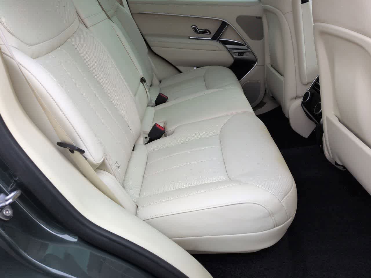Used 2024 Land Rover Range Rover SE image 21