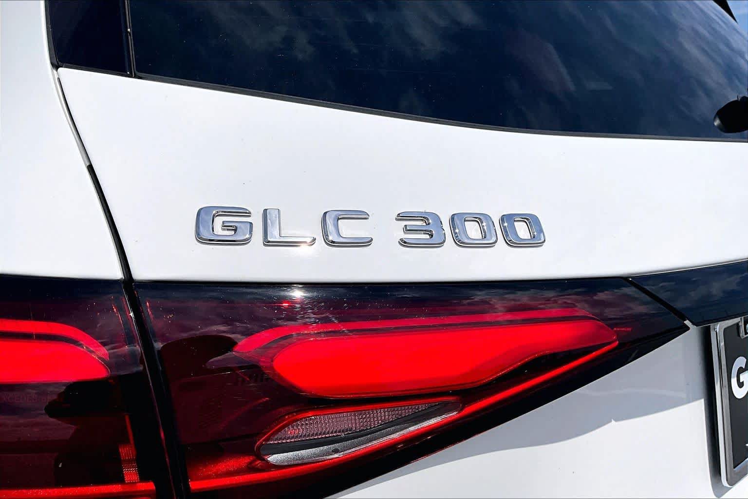 Used 2025 Mercedes-Benz GLC 300 4MATIC image 10