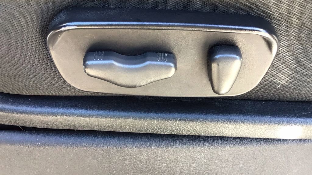 Used 2011 Nissan Titan SV w/ SV Premium Utility Pkg image 17