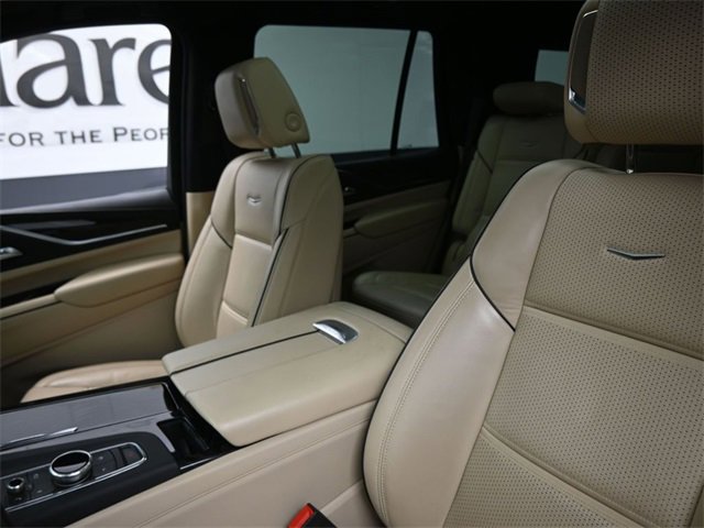 Used 2023 Cadillac Escalade Premium Luxury image 16