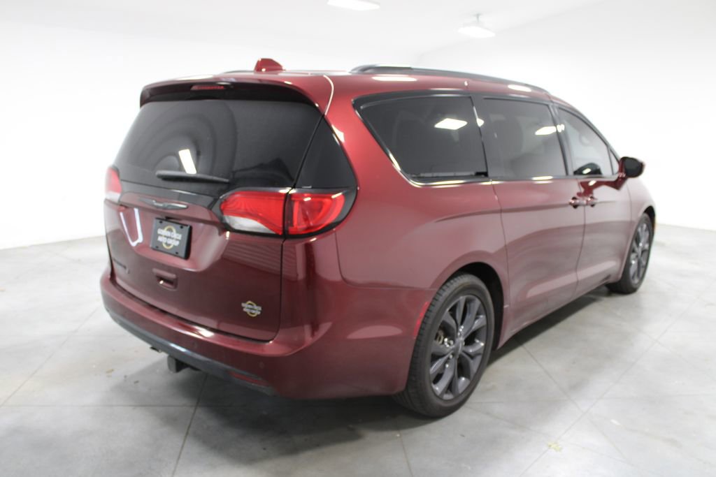Used 2018 Chrysler Pacifica Touring-L w/ Premium Audio Group FWD image 10