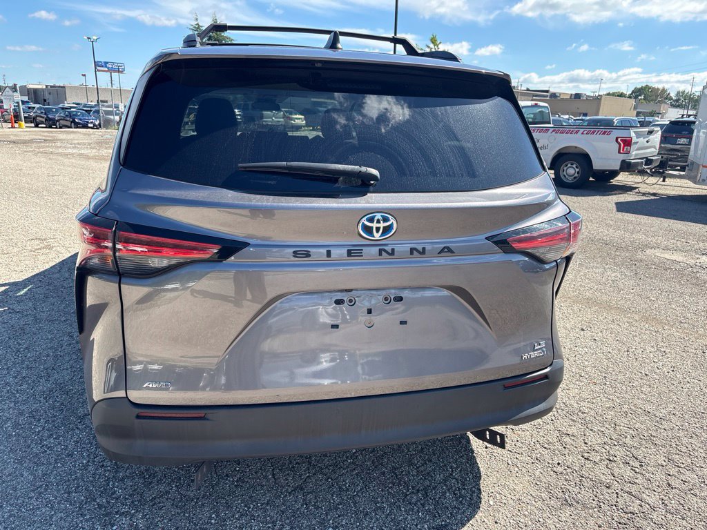 Used 2022 Toyota Sienna LE AWD/4WD image 4