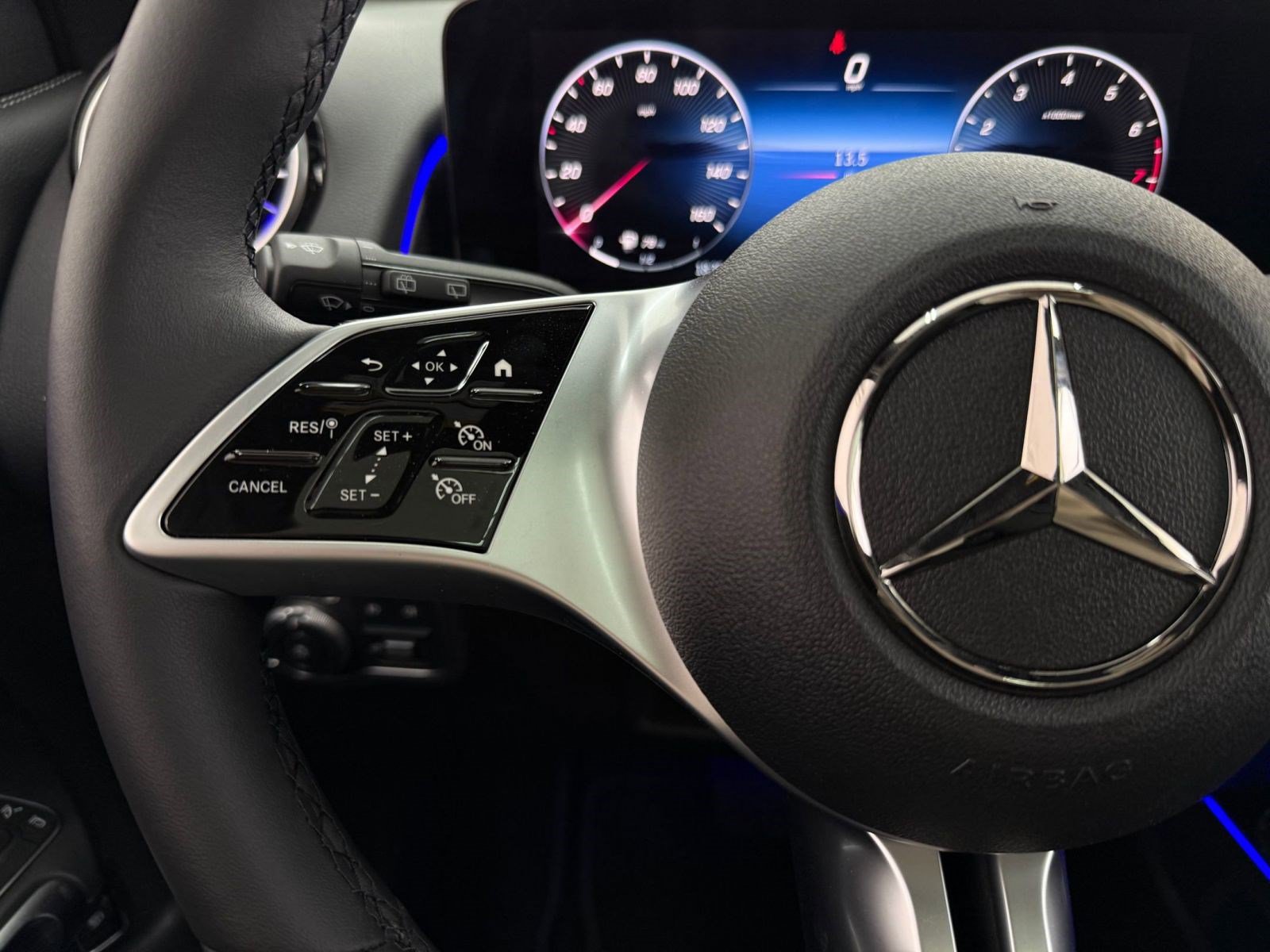 New 2025 Mercedes-Benz GLB 250 4MATIC image 15