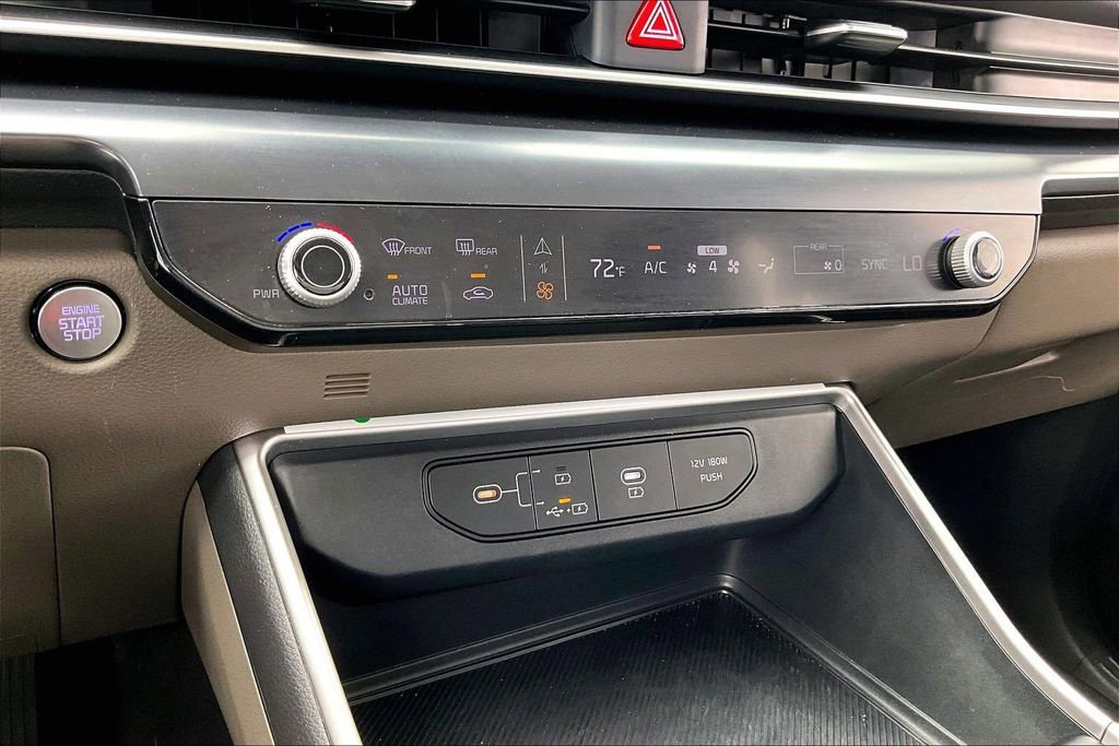 Used 2025 Kia Carnival image 32