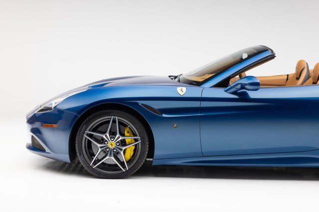 Used 2015 Ferrari California T image 37