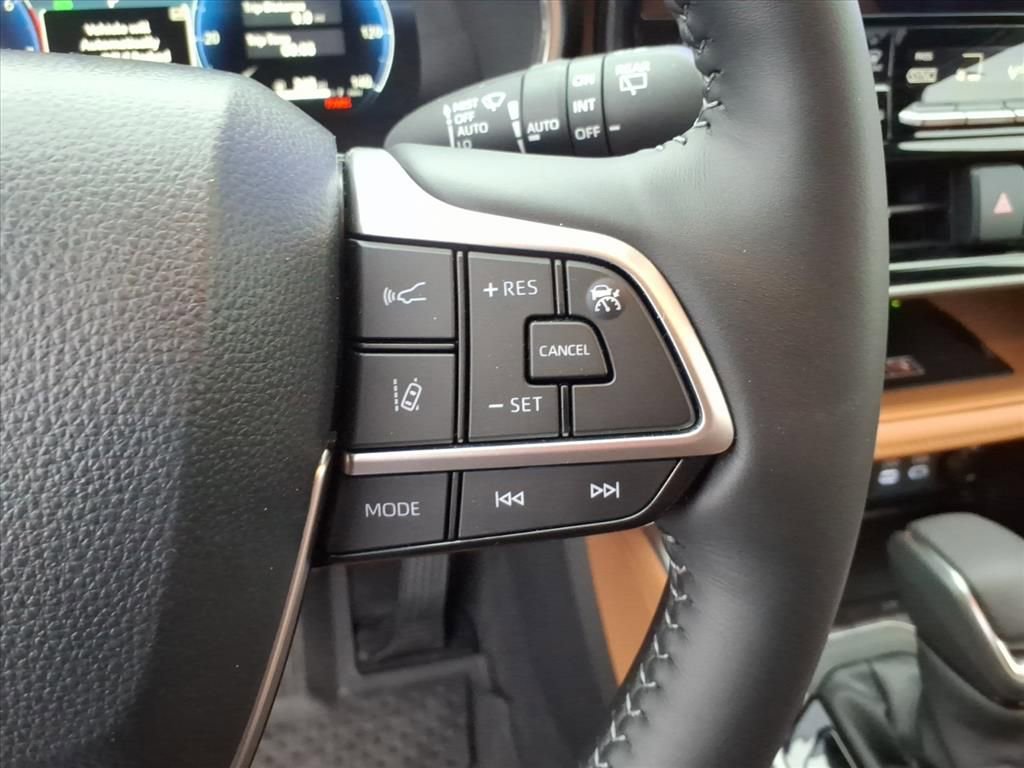 Used 2026 Toyota Highlander Platinum image 31
