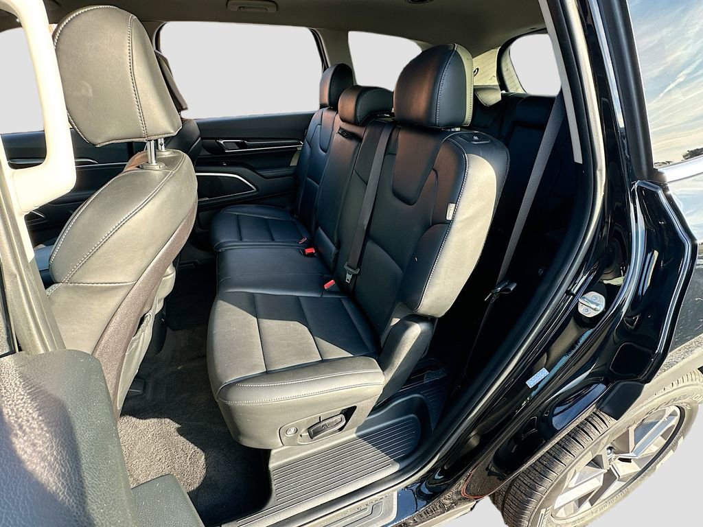 Certified 2025 Kia Telluride LX image 23