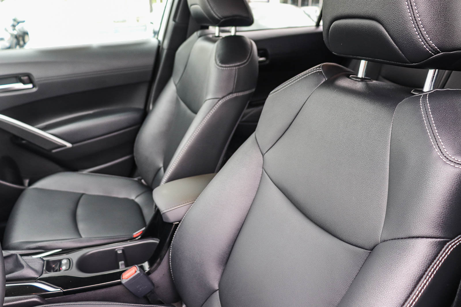 Used 2025 Toyota Corolla Cross XLE w/ Convenience Package AWD/4WD image 30
