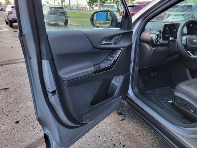 New 2026 Chevrolet Equinox LT w/ Convenience Package II AWD/4WD image 6