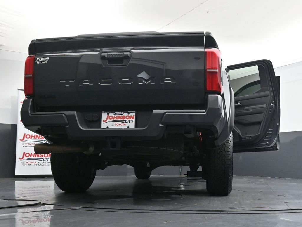Used 2025 Toyota Tacoma TRD Off-Road AWD/4WD image 43
