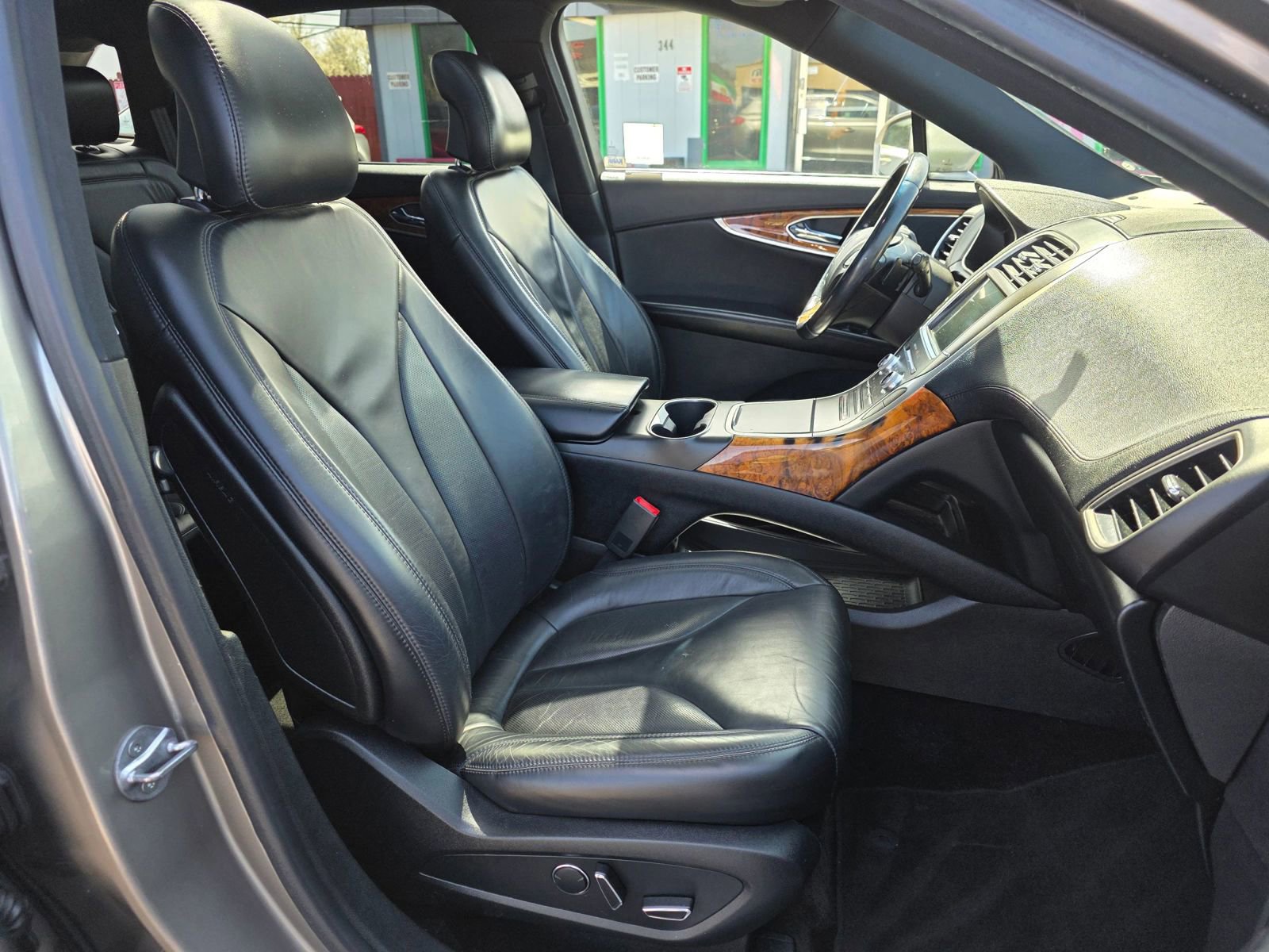 Used 2017 Lincoln MKX Select image 10