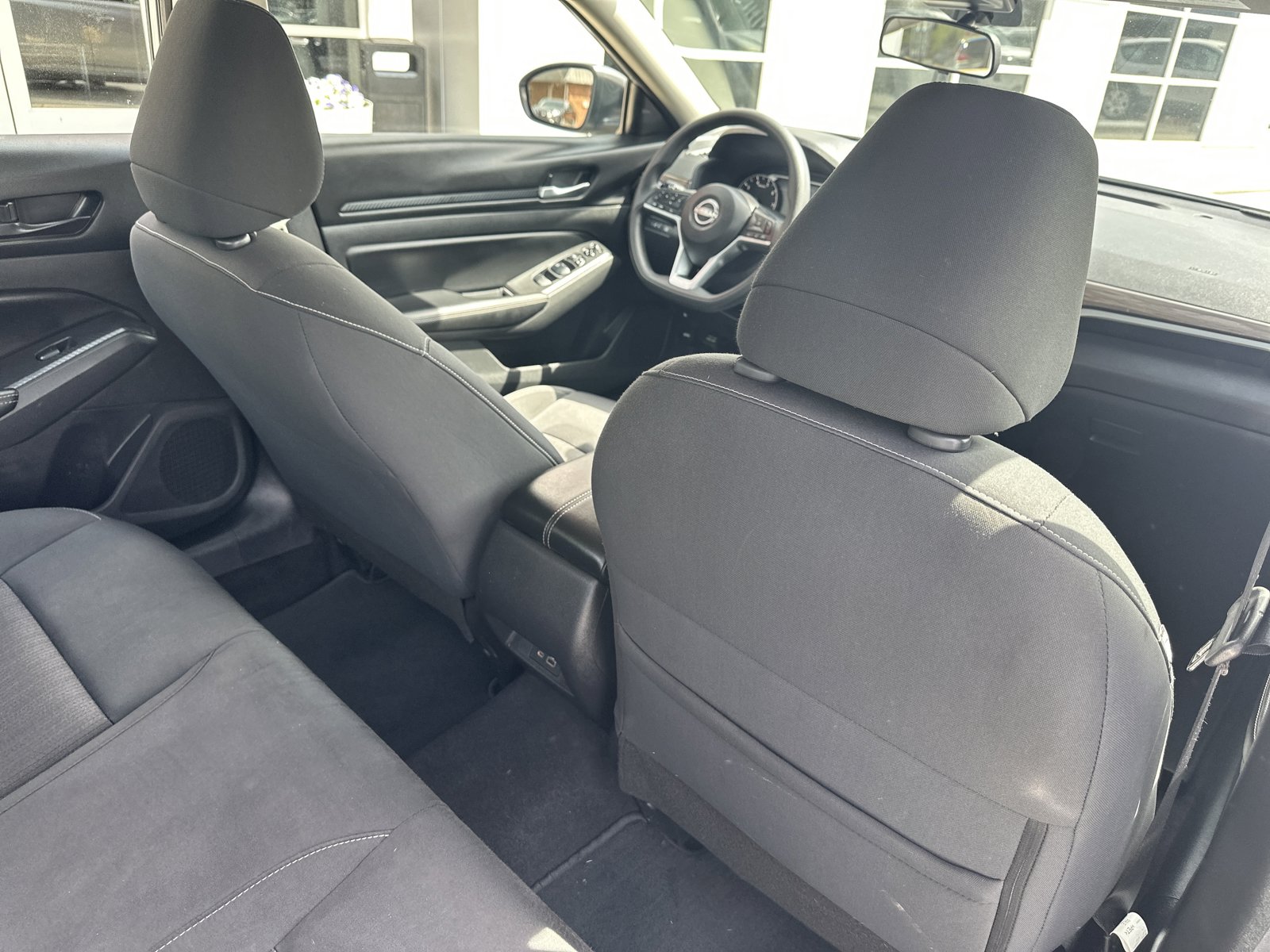 Used 2024 Nissan Altima 2.5 SV FWD image 24