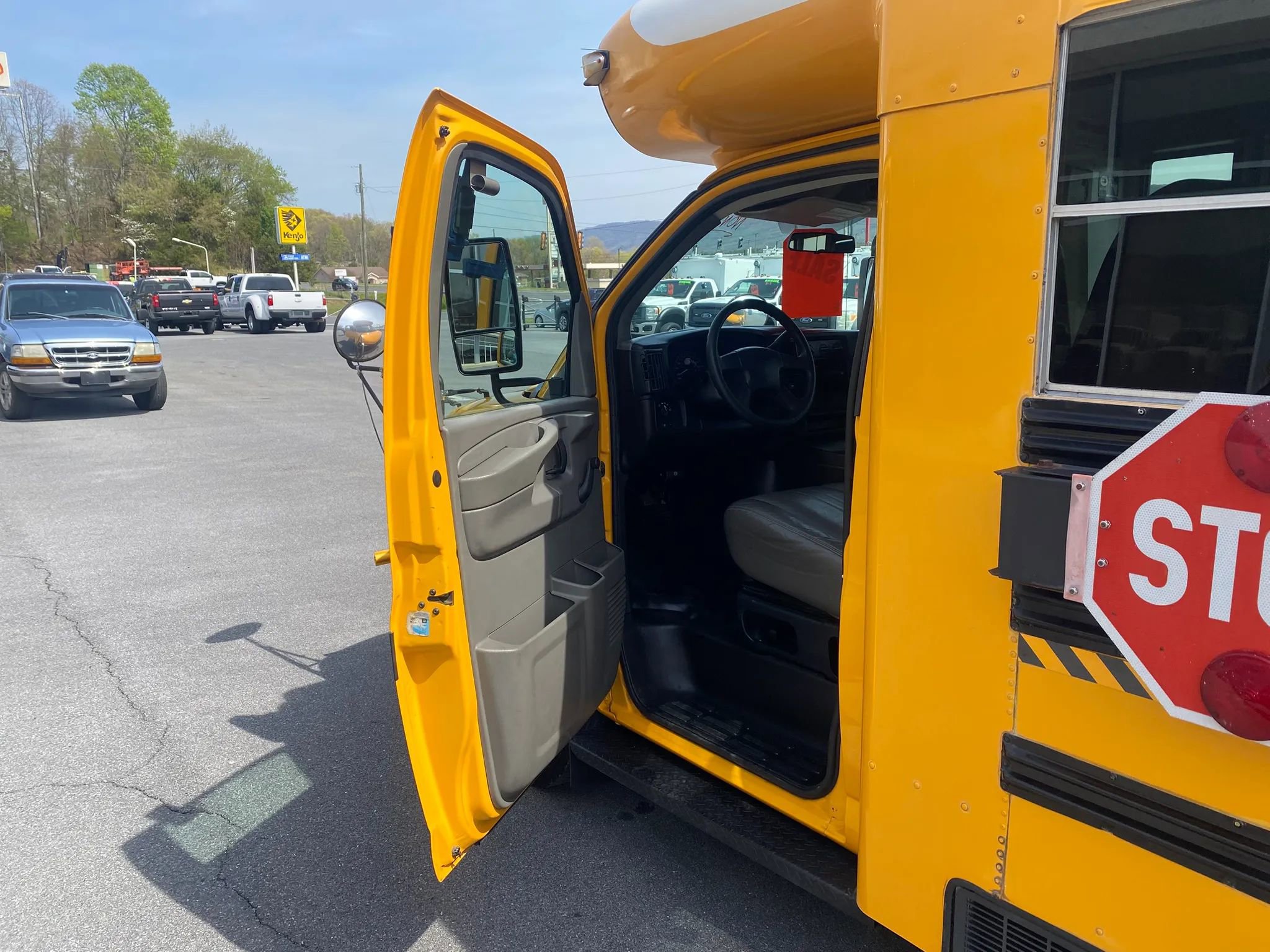 Used 2005 Chevrolet Express 3500 w/ School Bus Package image 8