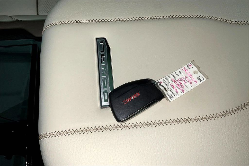 Used 2025 GMC Yukon Denali w/ Denali Reserve Package image 14