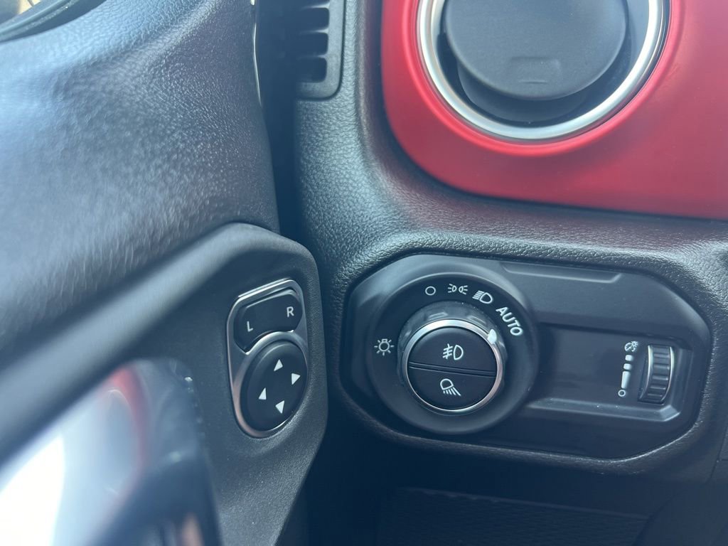 Used 2023 Jeep Gladiator Rubicon w/ Cold Weather Group image 17