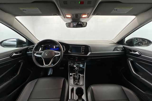 Used 2024 Volkswagen Jetta SE FWD image 9