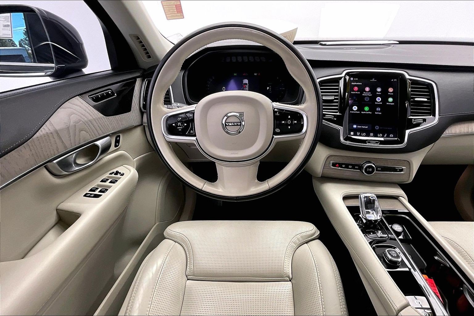 Used 2024 Volvo XC90 T8 Ultimate w/ Protection Package Premier AWD/4WD image 4