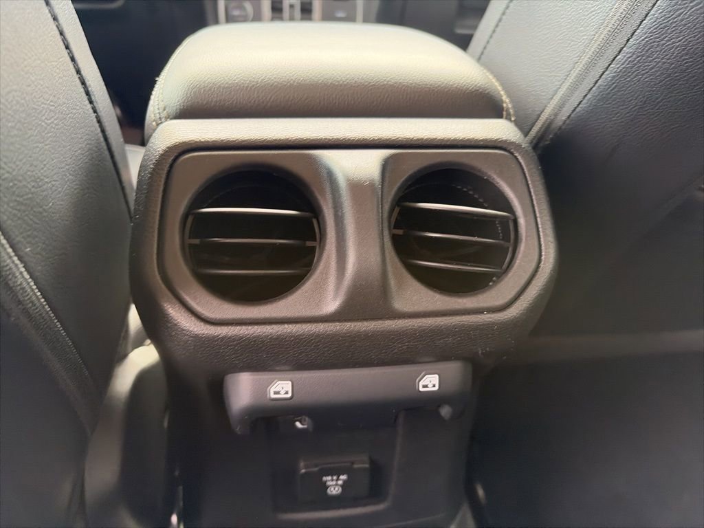 Used 2023 Jeep Wrangler Unlimited Sahara image 11