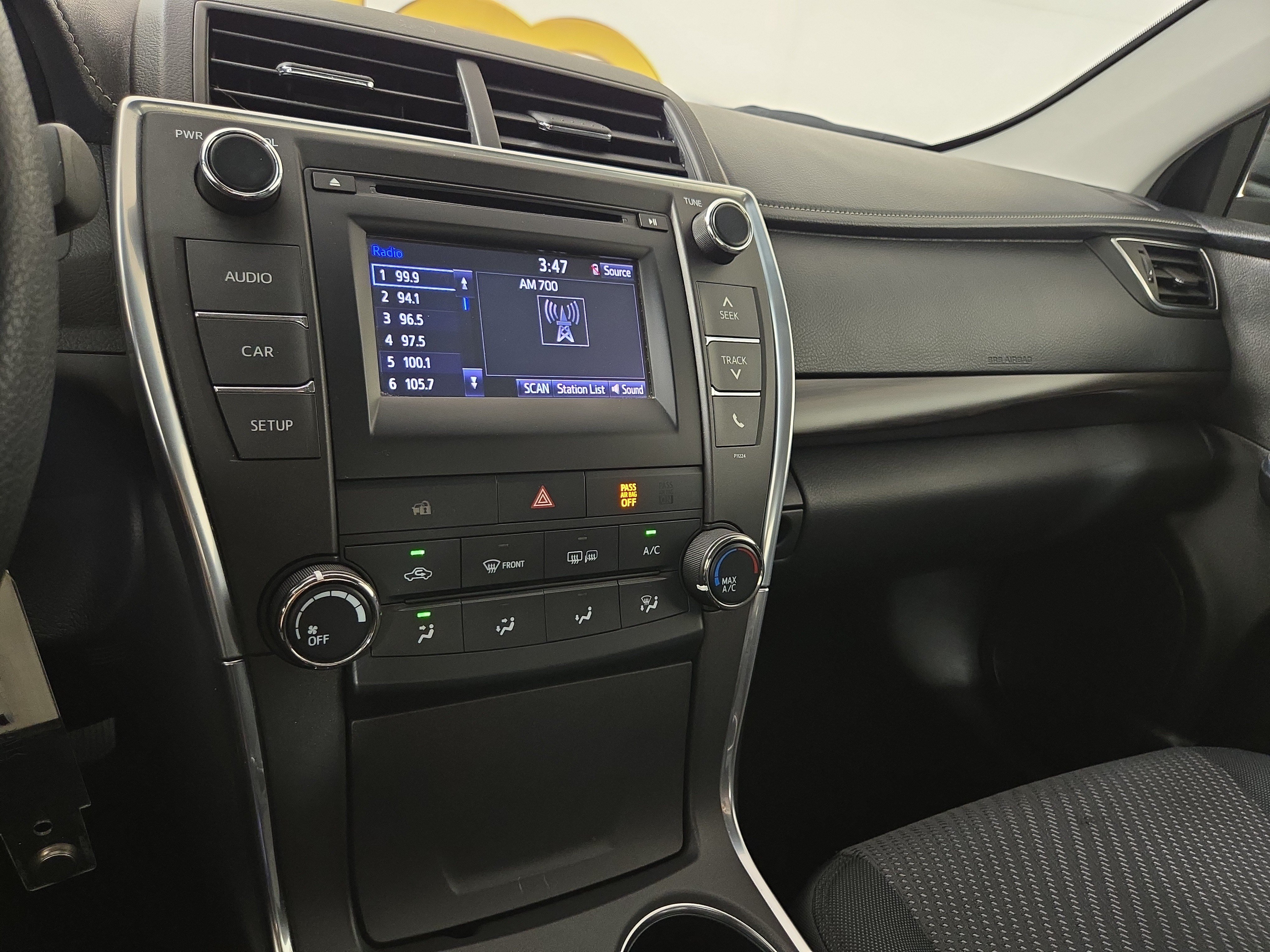 Used 2016 Toyota Camry LE FWD image 21