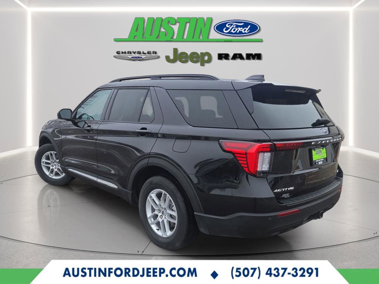 Used 2025 Ford Explorer Active image 3