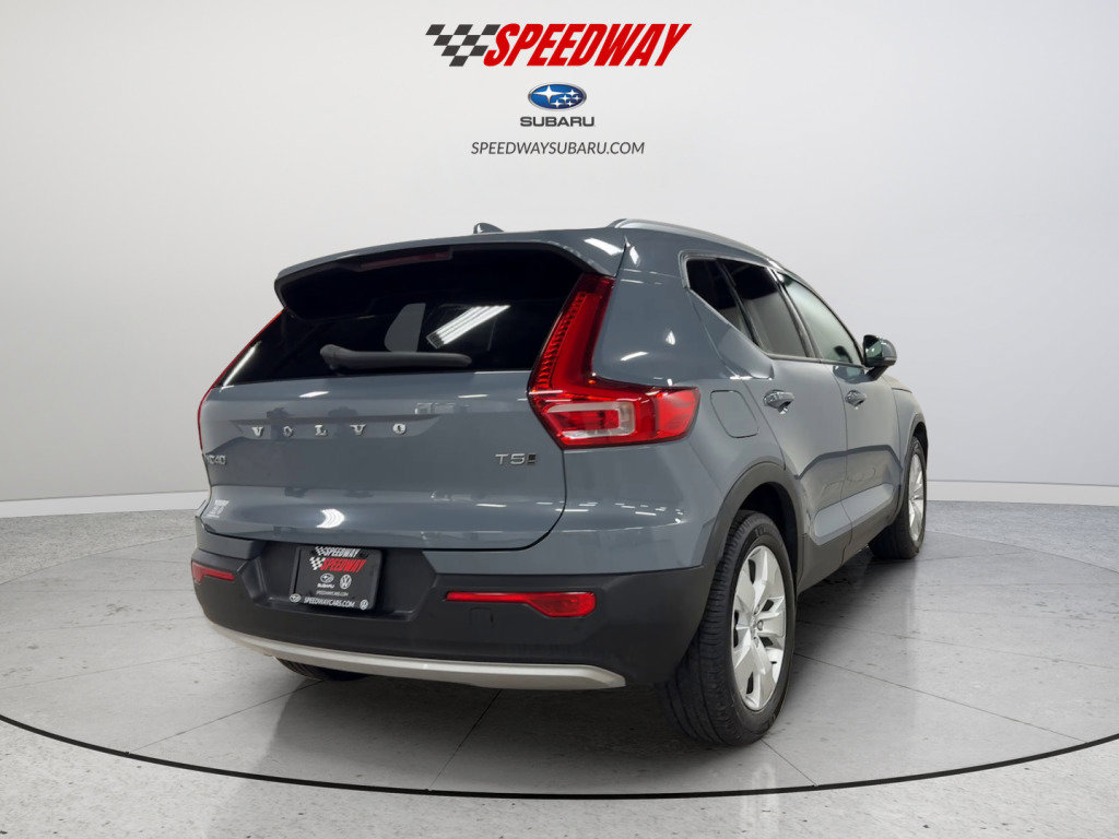 Used 2022 Volvo XC40 T5 Momentum image 9