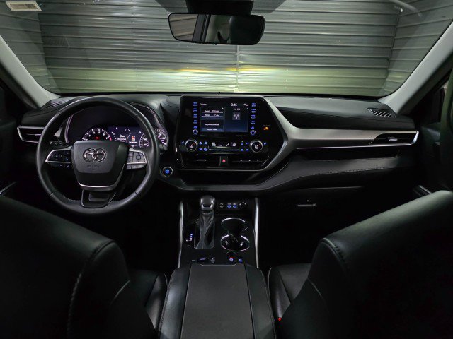Used 2022 Toyota Highlander XLE image 11