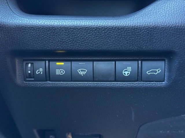 Used 2021 Toyota RAV4 XLE w/ Convenience Package image 28
