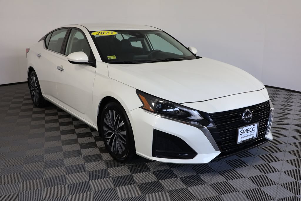 Used 2023 Nissan Altima 2.5 SV FWD image 1