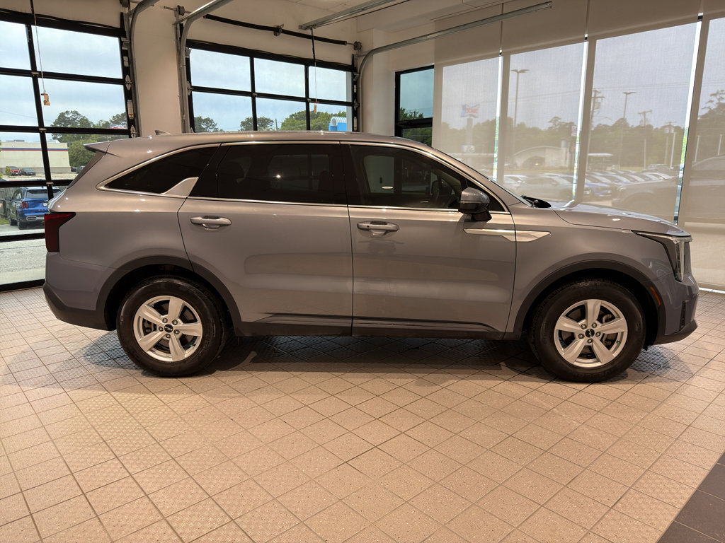 Used 2024 Kia Sorento LX image 6