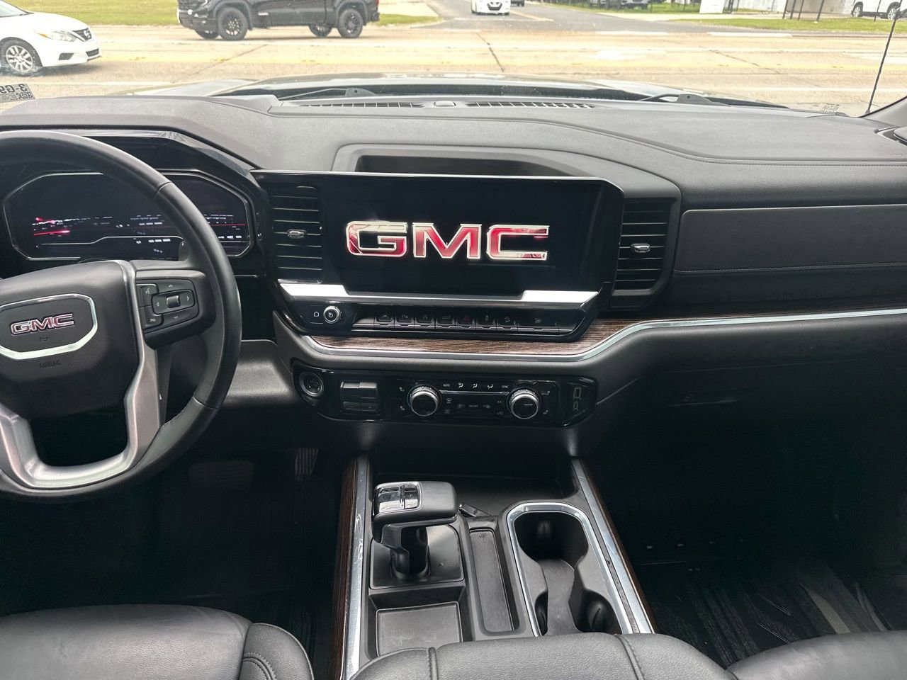 Used 2024 GMC Sierra 1500 Elevation w/ Elevation Premium Package AWD/4WD image 10