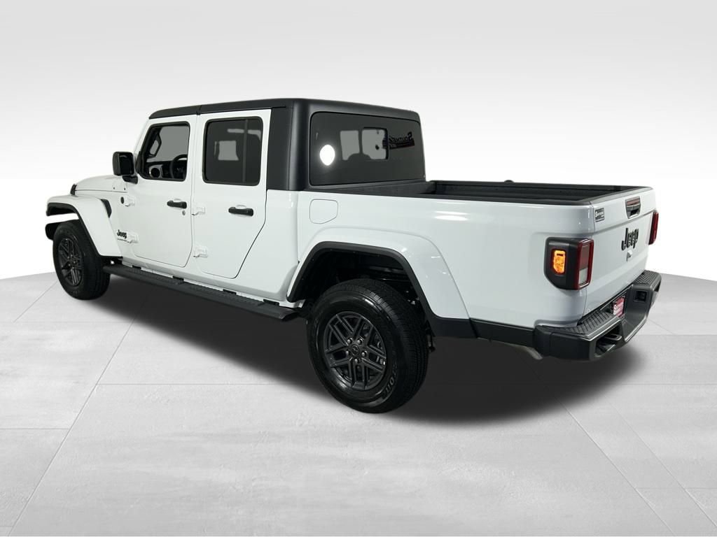Used 2024 Jeep Gladiator Sport image 10
