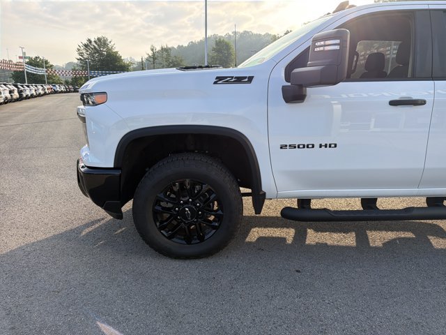 Used 2025 Chevrolet Silverado 2500 Custom w/ Custom Convenience Package AWD/4WD image 9