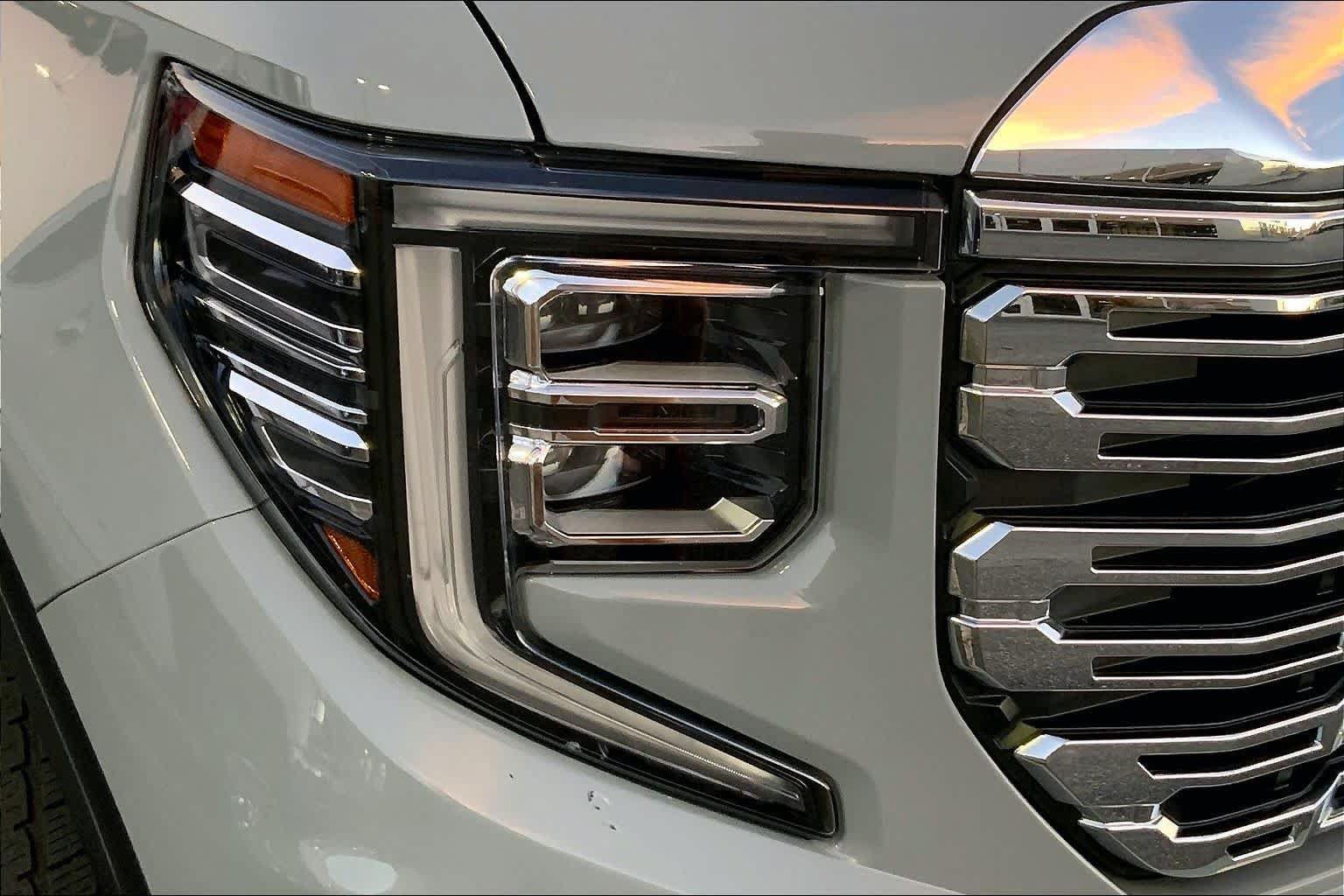 Used 2025 GMC Sierra 1500 Denali w/ Technology Package AWD/4WD image 24