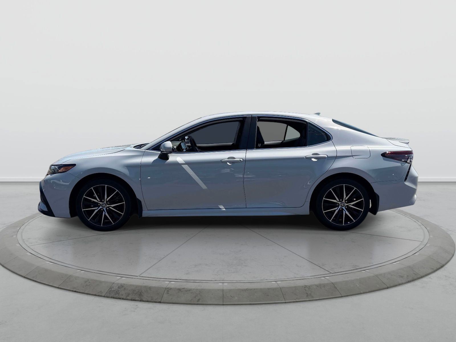 Used 2023 Toyota Camry SE AWD/4WD image 4